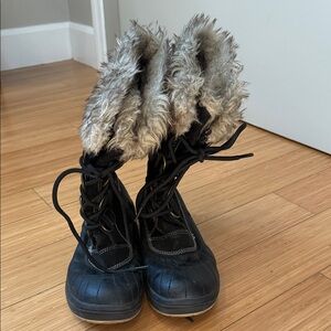 Women's Black Fur-Lined Snow Boots